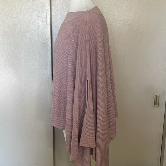 lululemon flow forward poncho - Picture 5 of 5